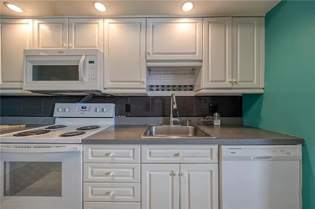 $260,000 | 320 Fort Duquesne Boulevard, Unit 26N, Pittsburgh, PA 15222