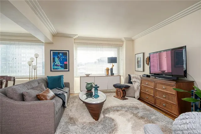 $260,000 | 320 Fort Duquesne Boulevard, Unit 26N, Pittsburgh, PA 15222