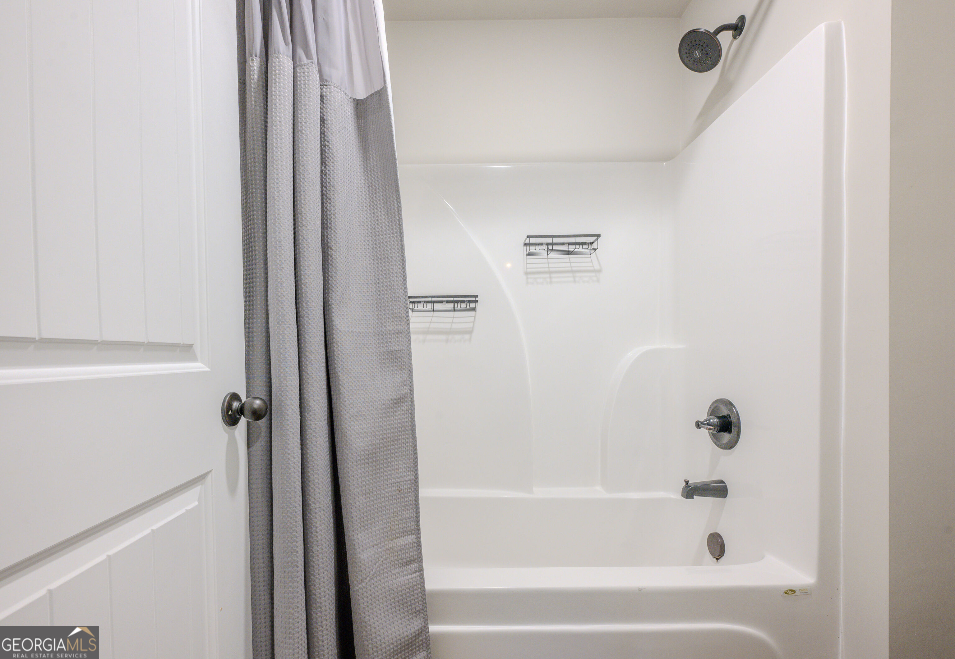 10155 Cormac Street Jonesboro, GA 30238 - Photo 35 of 40 a bathroom with a bathtub