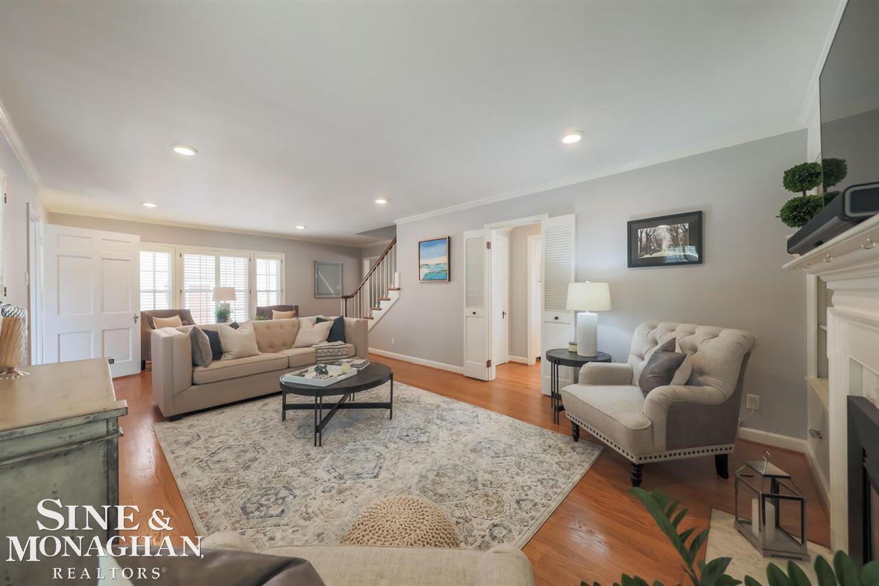 304 Merriweather Road Grosse Pointe, MI 48236 - Photo 10 of 40 50076428-9.JPG