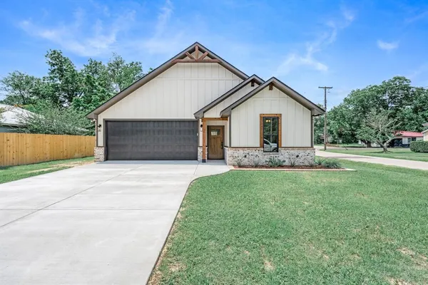 $329,000 | 213 Turman Street, Mineola, TX 75773
