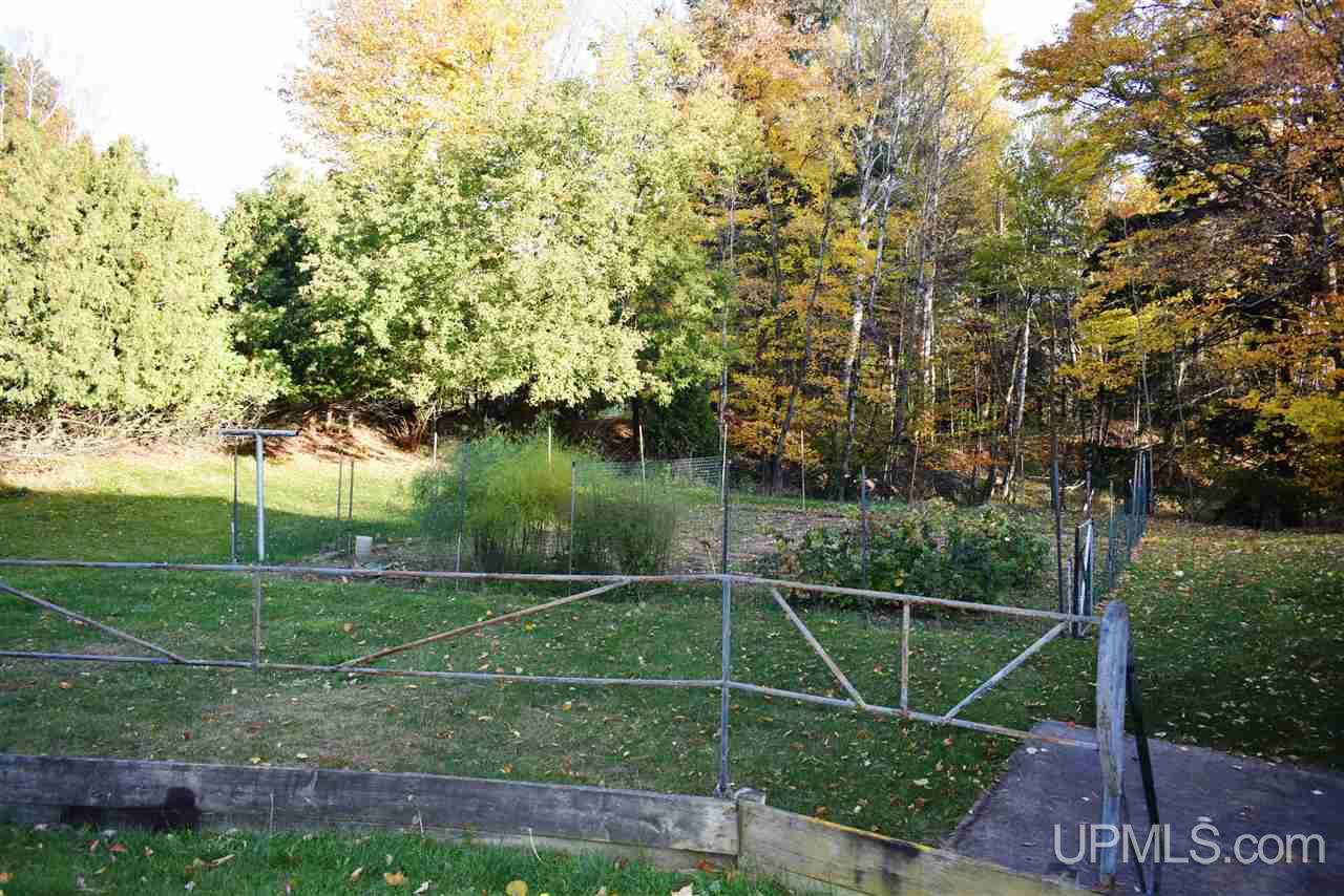 5086 Danforth Road Escanaba, MI 49829 - Photo 3 of 27