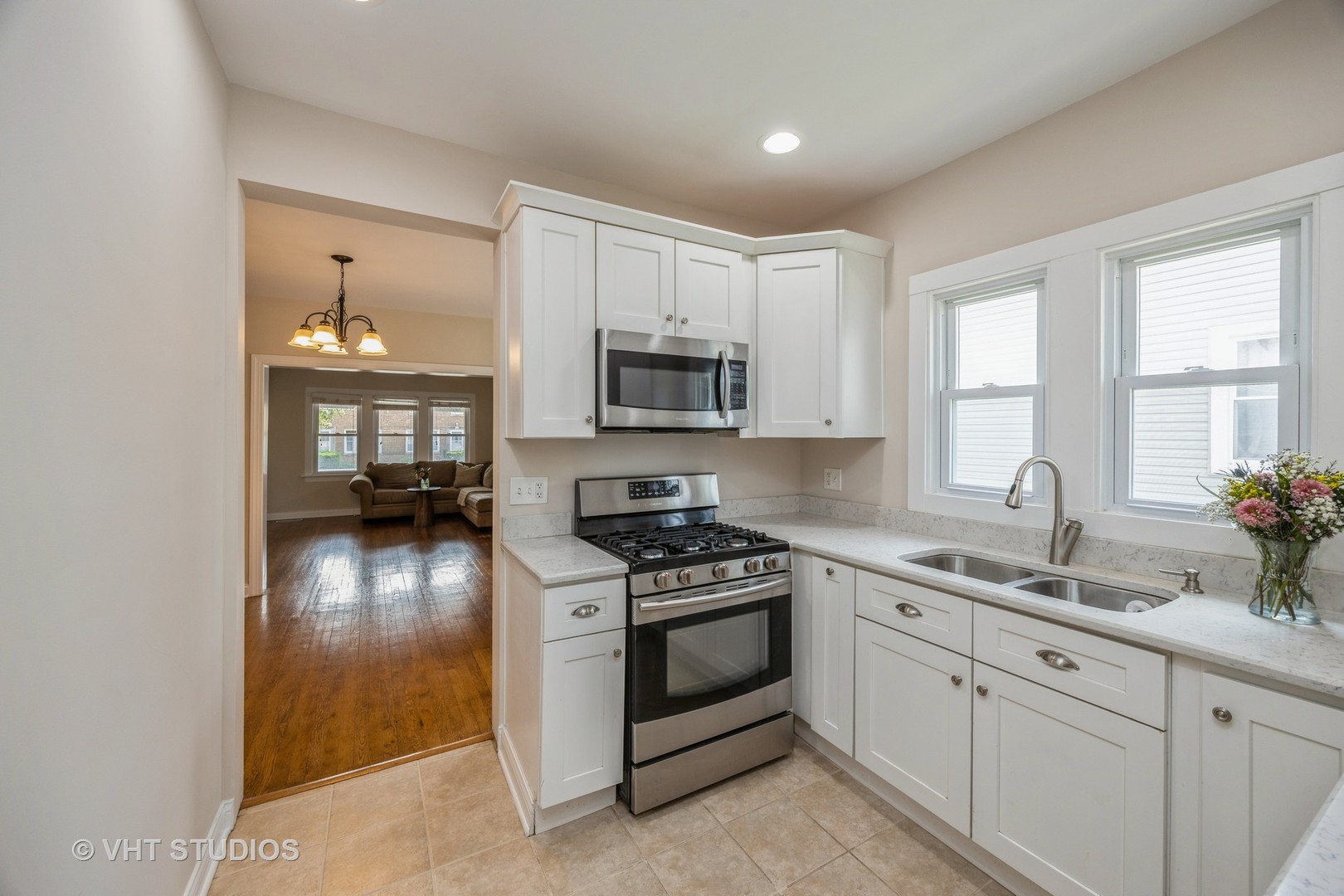 3710 Prairie Avenue Brookfield, IL 60513 - Photo 3 of 27 Gallery Image 3