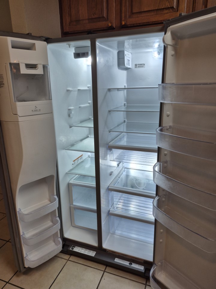 808 Busleigh Castle Way Pflugerville, TX 78660 - Photo 11 of 31 Stainless steel, French door refrigerator is provided