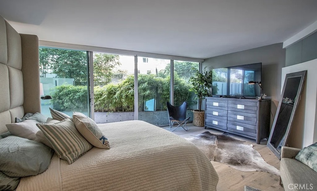 535 Ocean Santa Monica, CA 90402 - Photo 26 of 39 a bedroom with a bed dresser and a large window