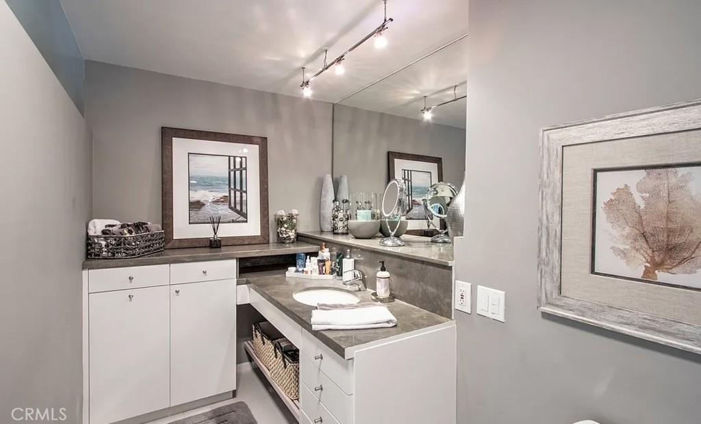 535 Ocean Santa Monica, CA 90402 - Photo 27 of 39 a kitchen with granite countertop a sink stove and cabinets