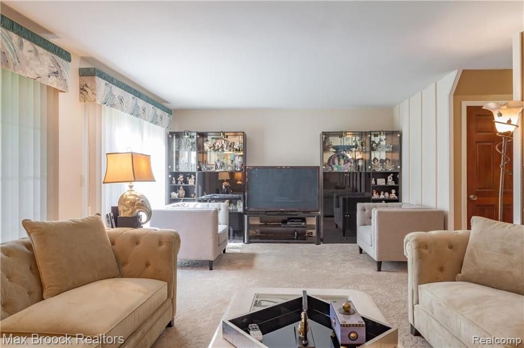 35611 Fredericksburg Road Farmington Hills, MI 48331 - Photo 20 of 36