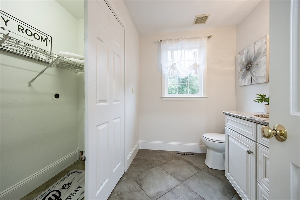 85 Sheldonville Road North Attleboro, MA 02760 - Photo 21 of 42 a bathroom with a toilet sink and tub