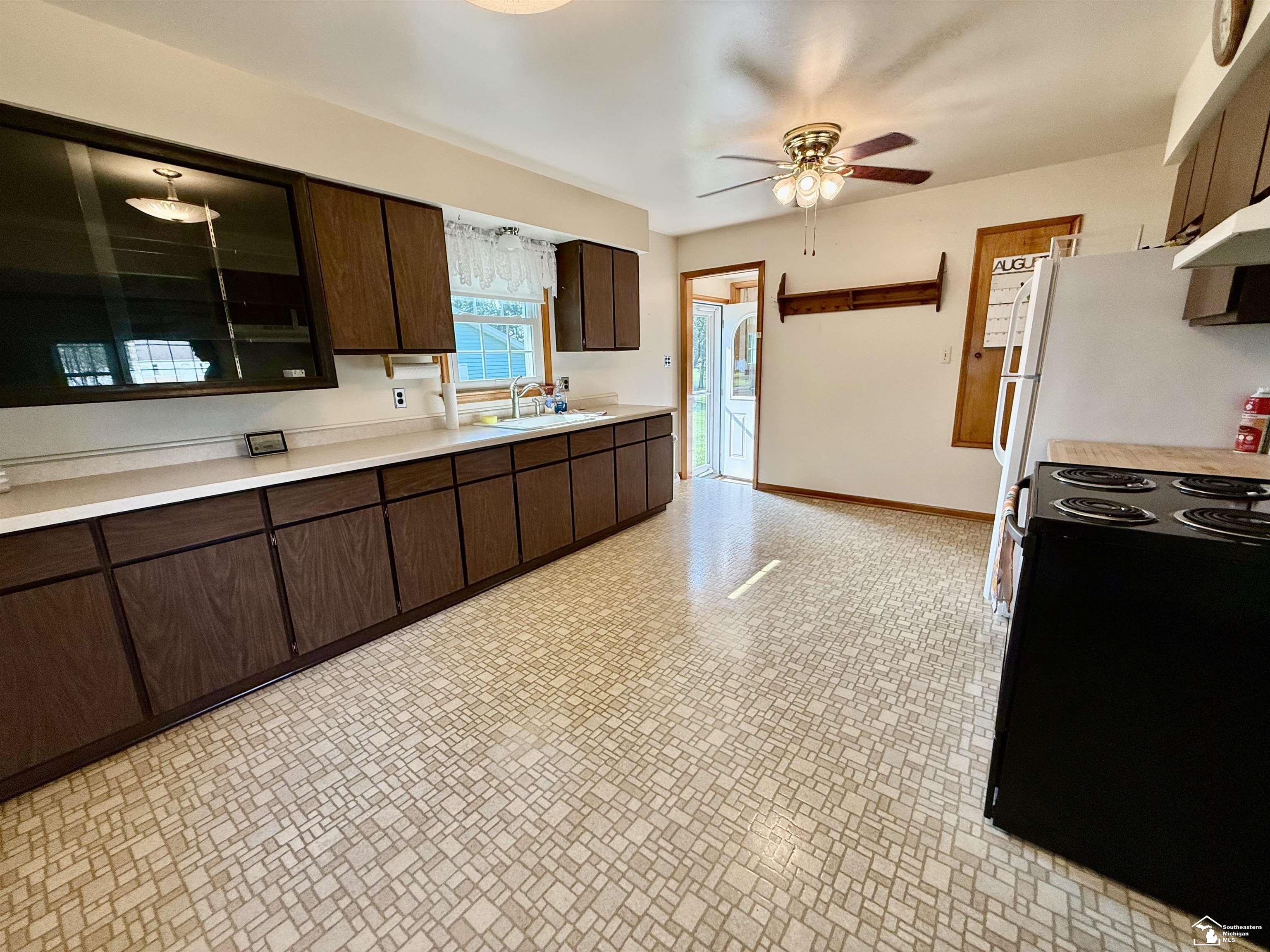 11595 Grafton Road Carleton, MI 48117 - Photo 5 of 43