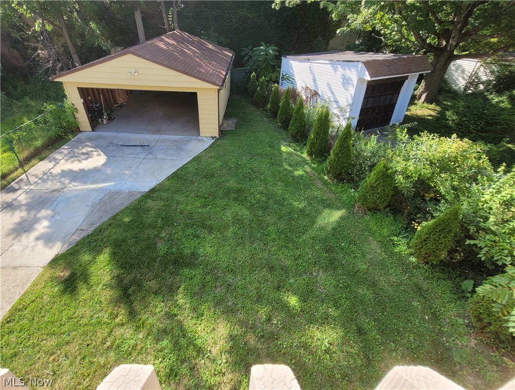 810 Woodview Road Cleveland, OH 44121 - Photo 4 of 31