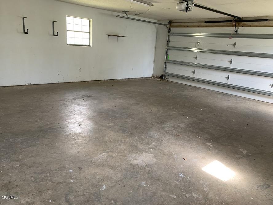 12481 Canal Road Gulfport, MS 39503 - Photo 25 of 28 Garage