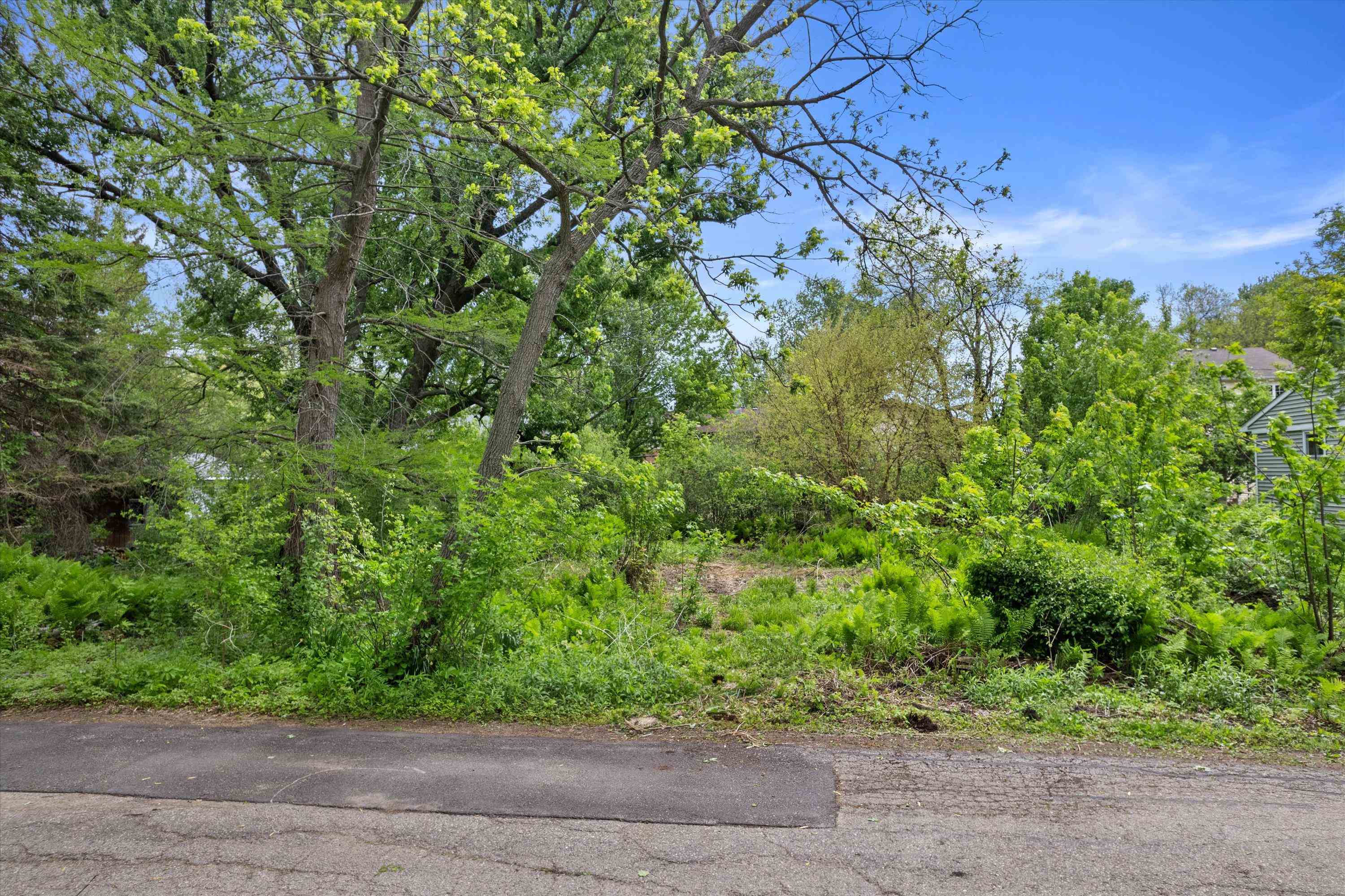 2025 Irwin Madison, WI 53713 - Photo 3 of 12
