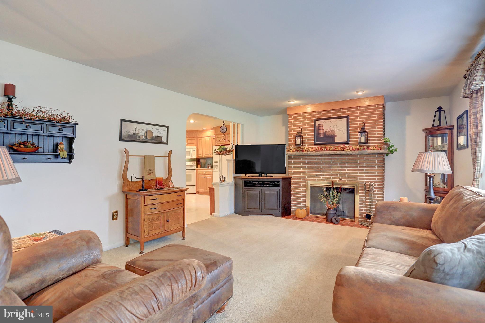 2340 Loucks Road York, PA 17408 - Photo 3 of 20 Living Room