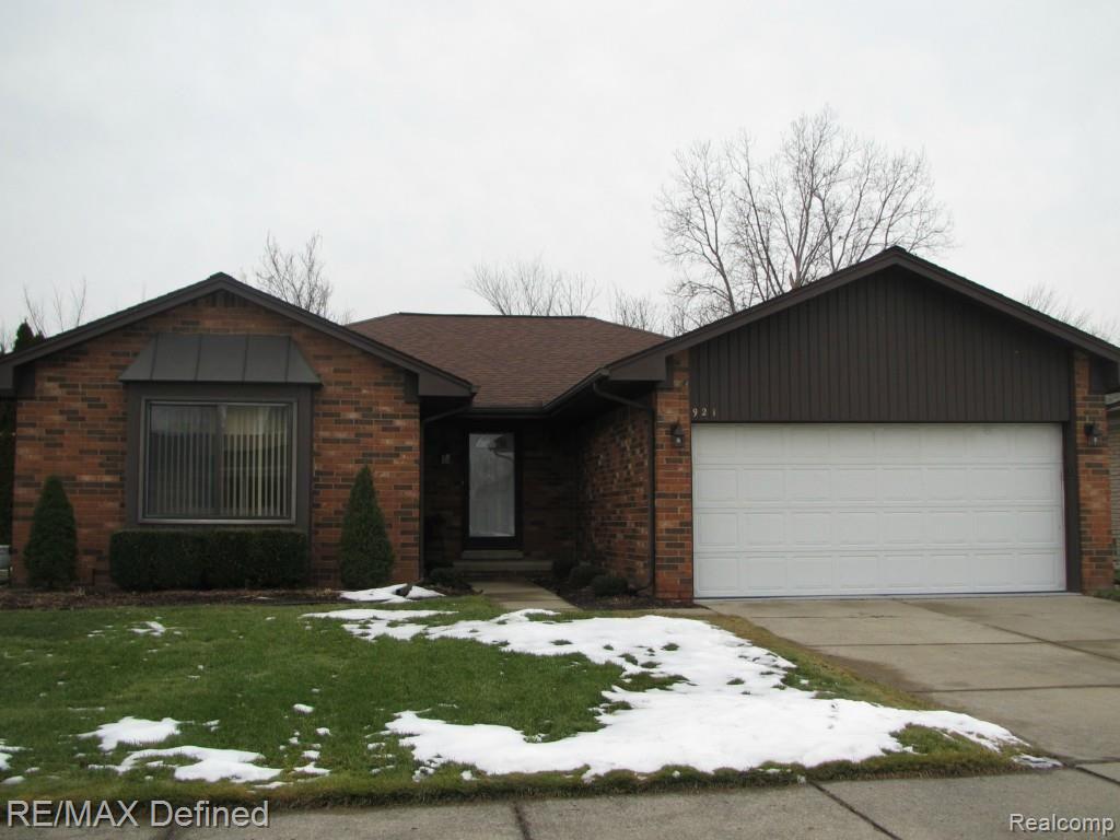 921 Milverton Road Troy, MI 48083 - Photo 1 of 15 IMG_1104.jpg