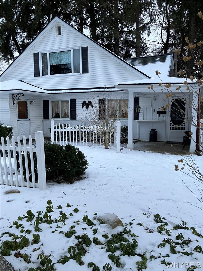 207 Coolidge Road Irondequoit, NY 14622 - Photo 4 of 42