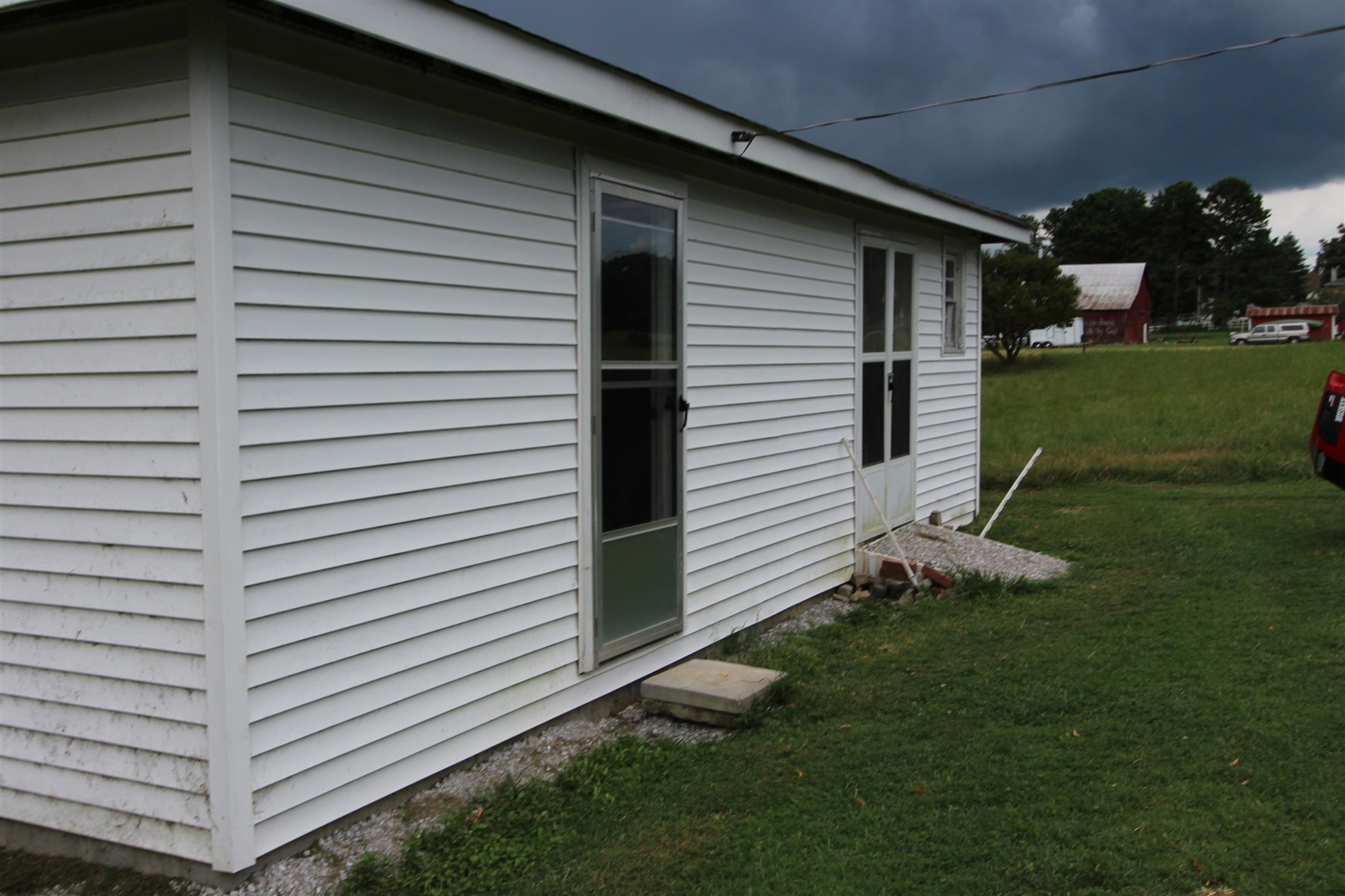 249 Carthage Road Red Boiling Springs, TN 37150 - Photo 4 of 14 10x23 Outbuilding
