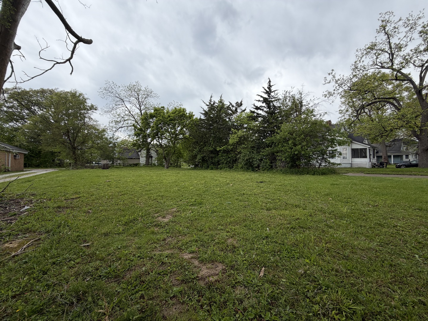 a view of a garden with a house