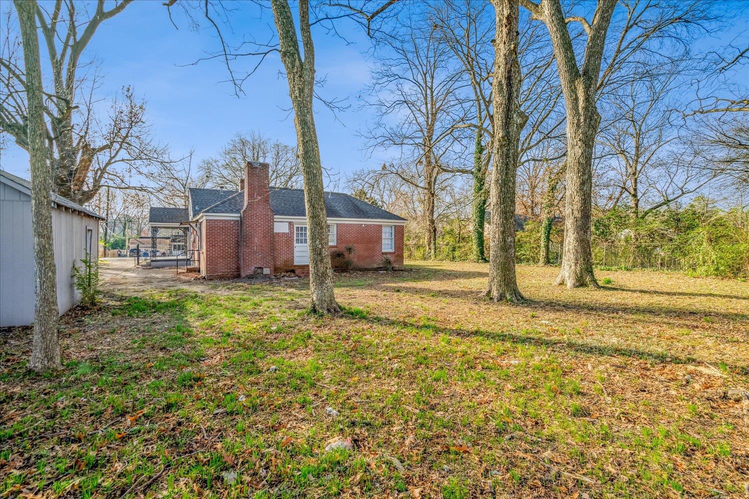 1114 Brownlee Road Memphis, TN 38116 - Photo 30 of 32 View of grassy yard