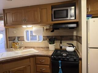 71 South Highland Road, Unit 29 Truro, MA 02666 - Photo 7 of 10 29 Horton's Kitchen 4