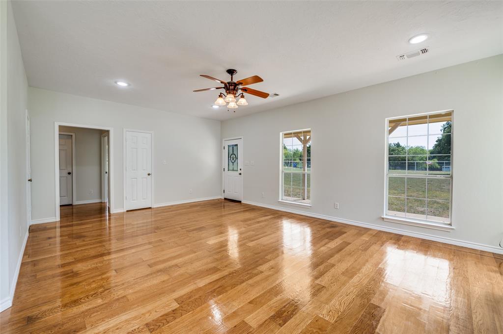 229 Quail Run Road Valley View, TX 76272 - Photo 9 of 40 Gallery Image 9