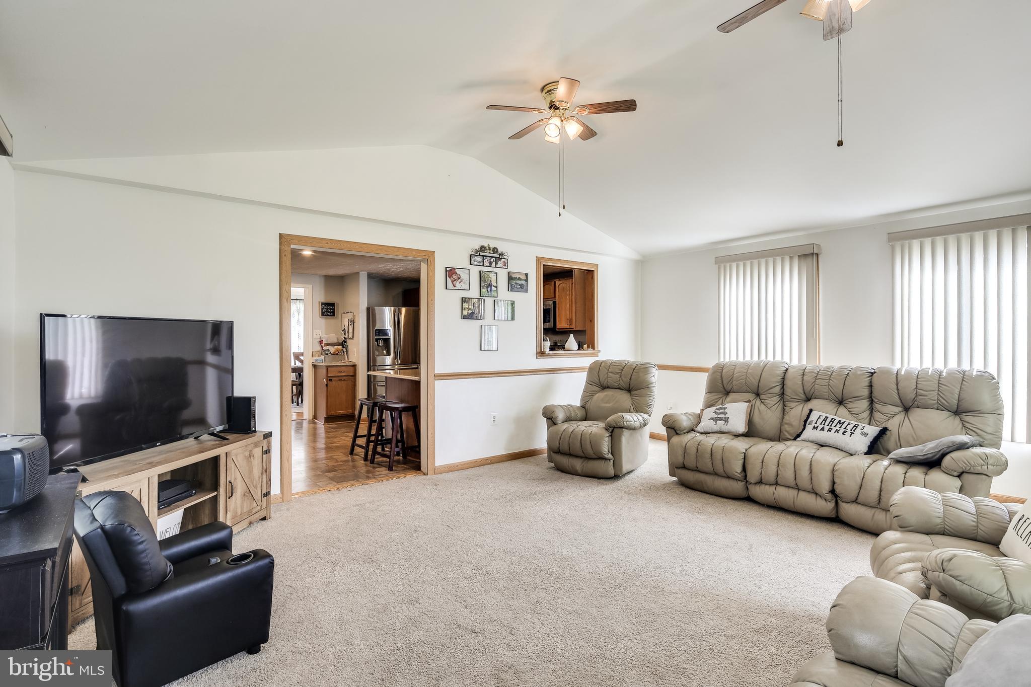 601 Northview Road Mount Airy, MD 21771 - Photo 10 of 31 Sun Filled Family Rm w/ Vaulted Ceilings