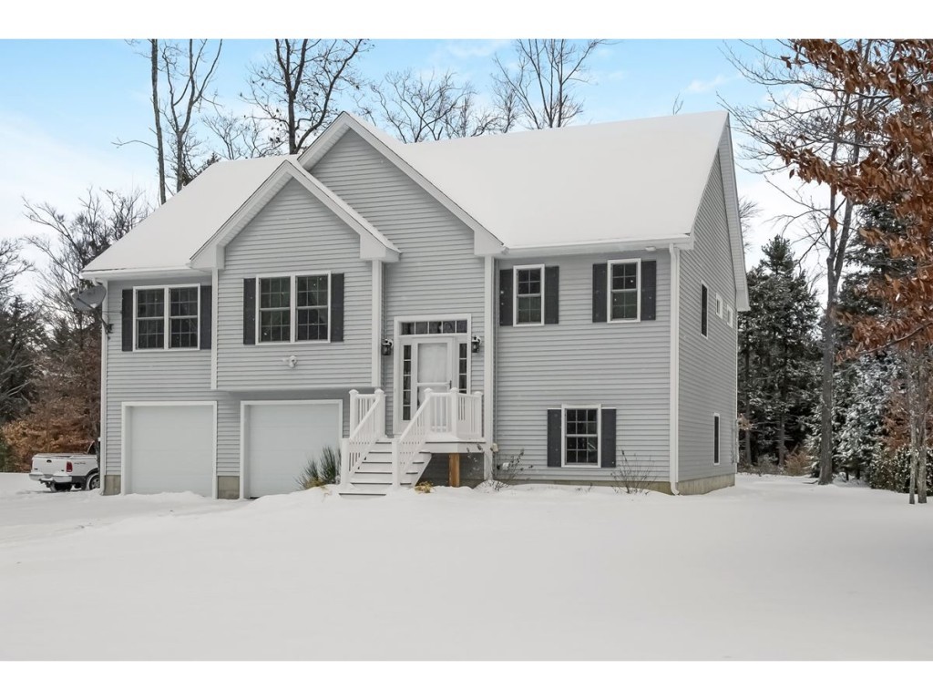 26 Collins Circle Rochester, NH 03867 - Photo 1 of 24