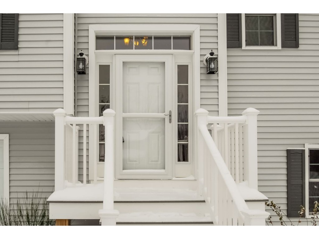 26 Collins Circle Rochester, NH 03867 - Photo 2 of 24