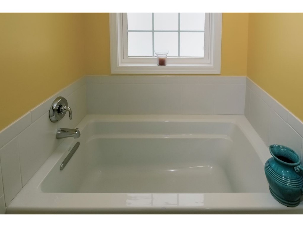 26 Collins Circle Rochester, NH 03867 - Photo 15 of 24