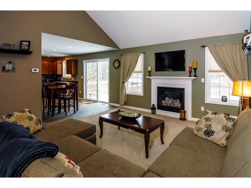 26 Collins Circle Rochester, NH 03867 - Photo 5 of 24