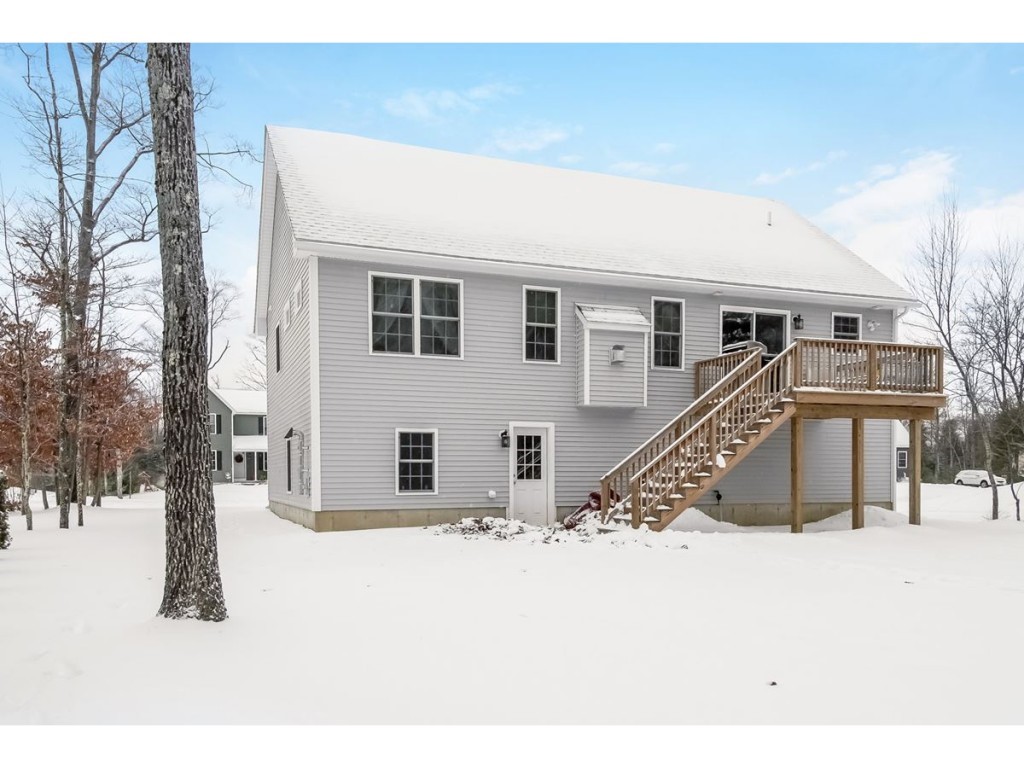 26 Collins Circle Rochester, NH 03867 - Photo 10 of 24