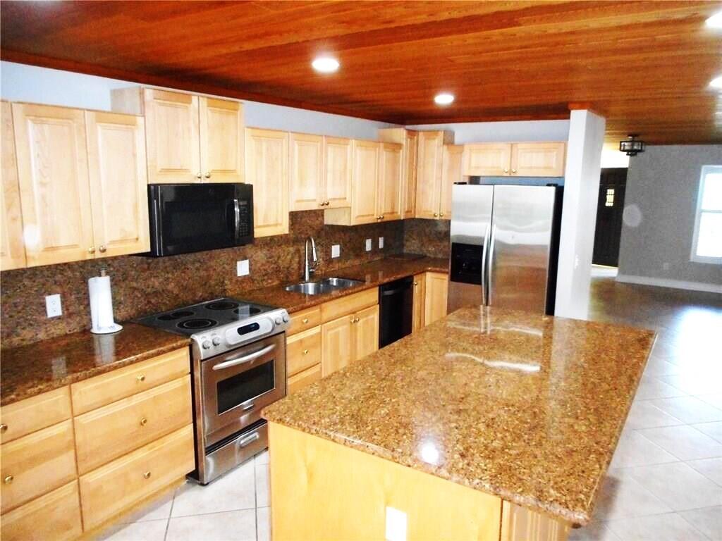 1903 Robalo Drive Vero Beach, FL 32960 - Photo 3 of 37 3