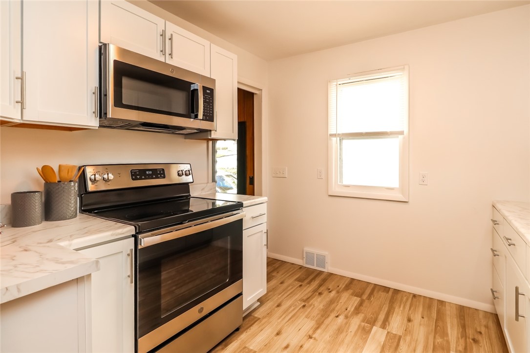 140 Wyndham Road Rochester, NY 14612 - Photo 13 of 21