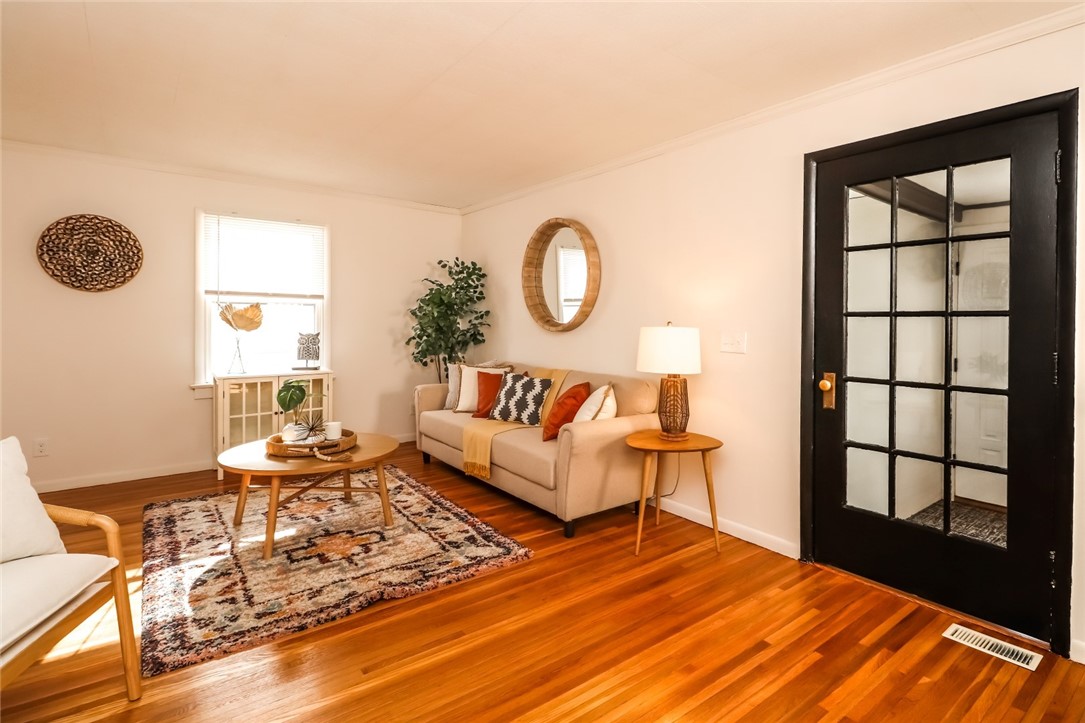 140 Wyndham Road Rochester, NY 14612 - Photo 6 of 21