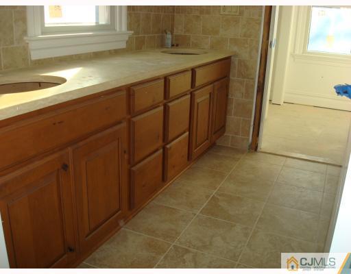 8 Edgewood Road Edison, NJ 08820 - Photo 9 of 10 Gallery Image 9