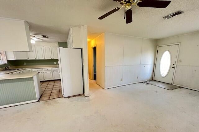 406 Spring Lane Destin, FL 32541 - Photo 18 of 25 a view of a kitchen