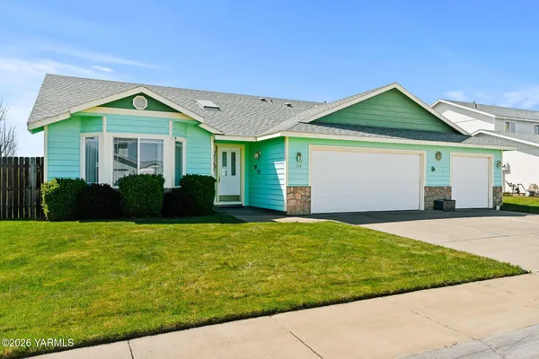 a view of front of house with yard