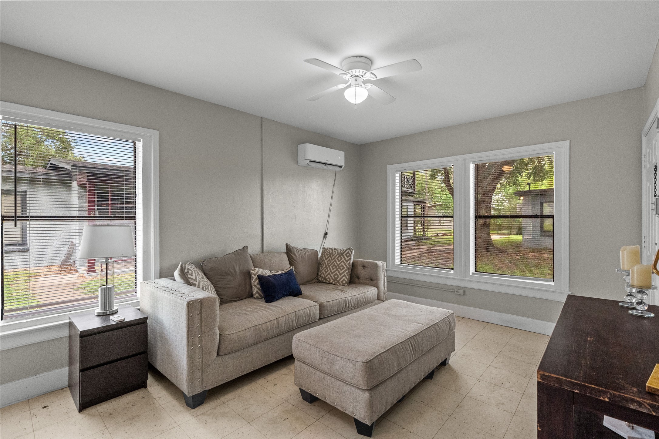 814 3rd Avenue North, Unit 46 Texas City, TX 77590 - Photo 3 of 11 a living room with furniture and a window