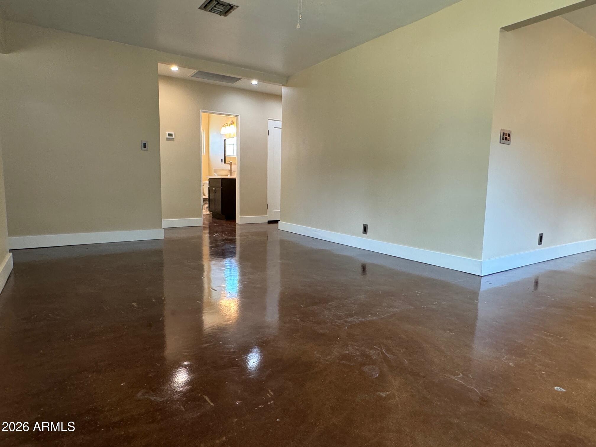 2723 North Greenfield Road Phoenix, AZ 85006 - Photo 3 of 15 IMG_6414