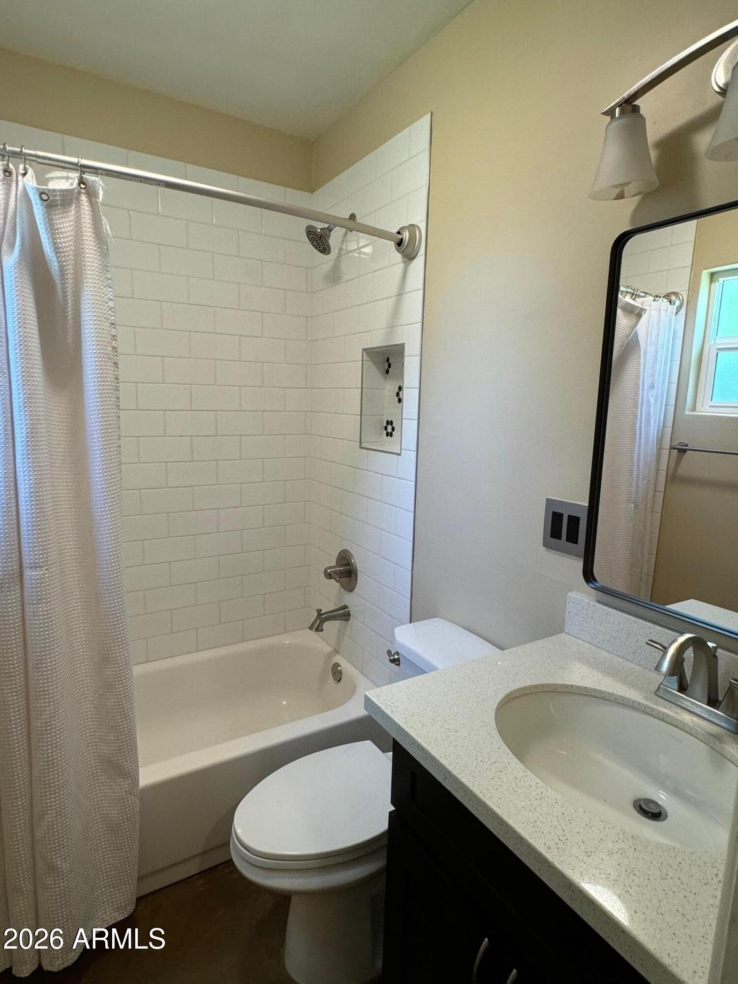 2723 North Greenfield Road Phoenix, AZ 85006 - Photo 7 of 15 IMG_6418