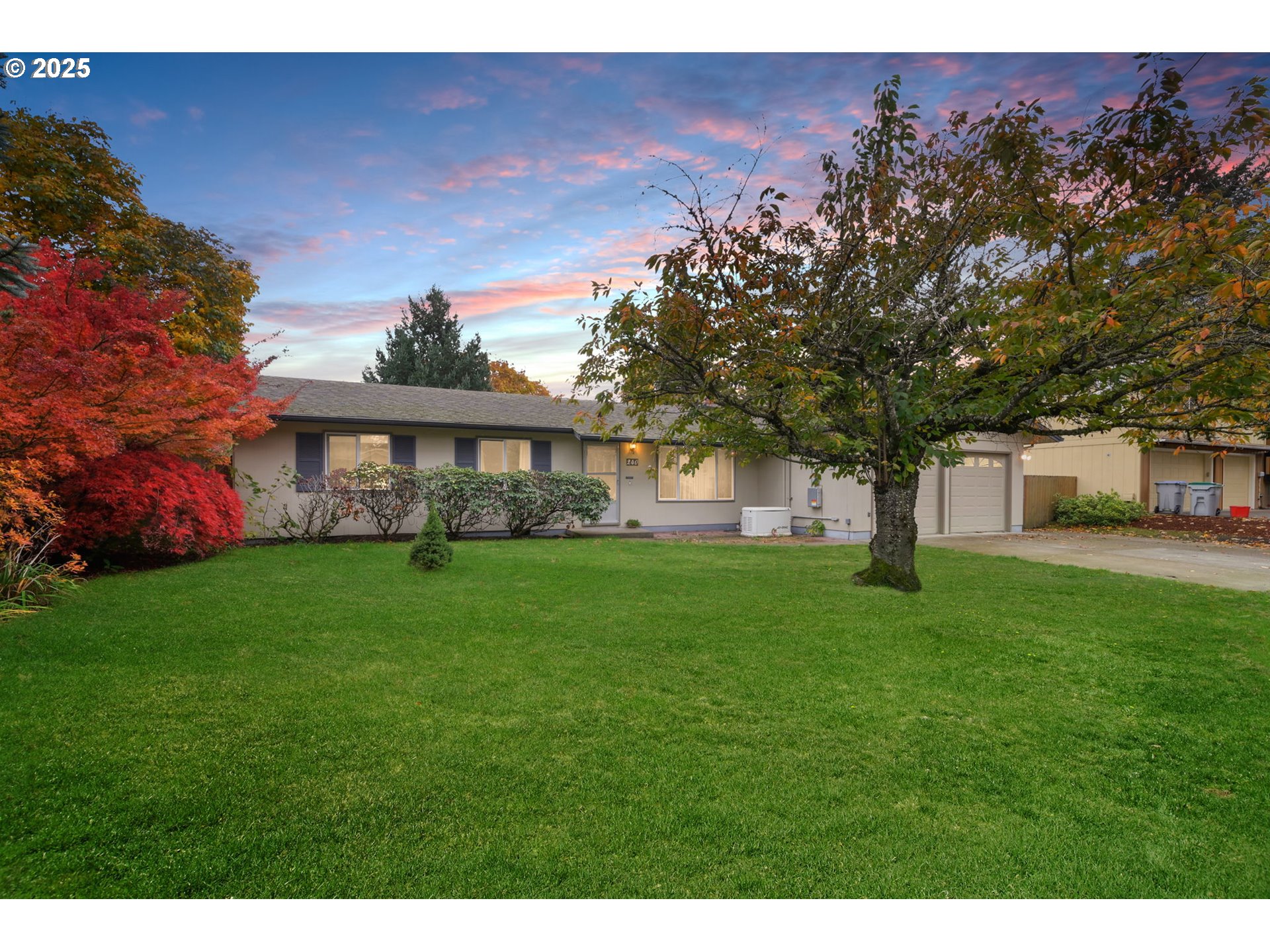 a view of a house with a yard