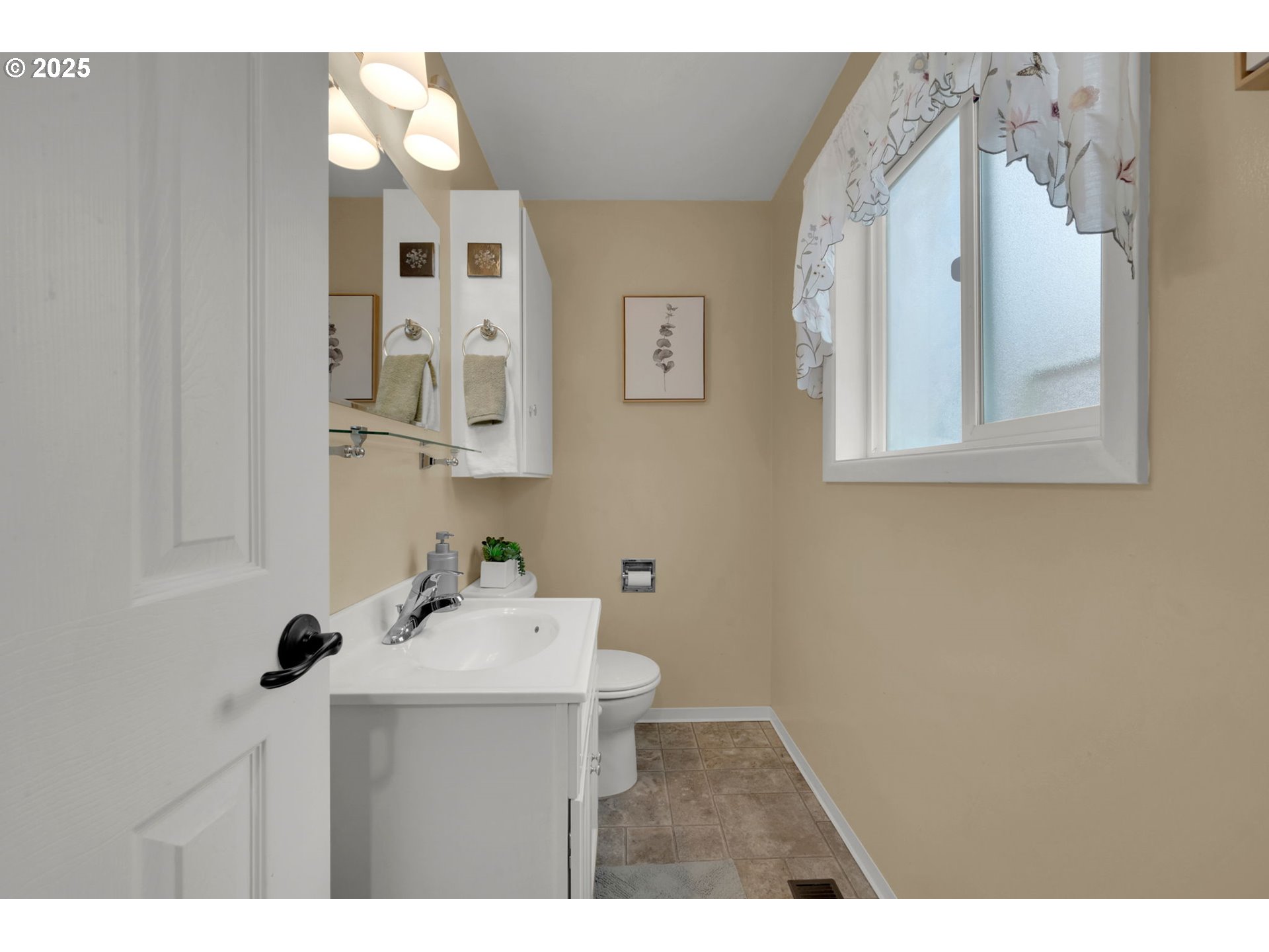 240 Dibblee Lane Eugene, OR 97404 - Photo 31 of 42 a bathroom with a sink mirror and vanity