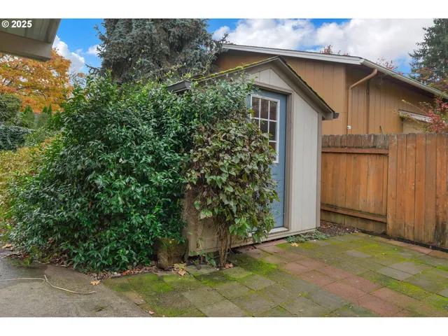 $449,900 | 240 Dibblee Lane, Eugene, OR 97404