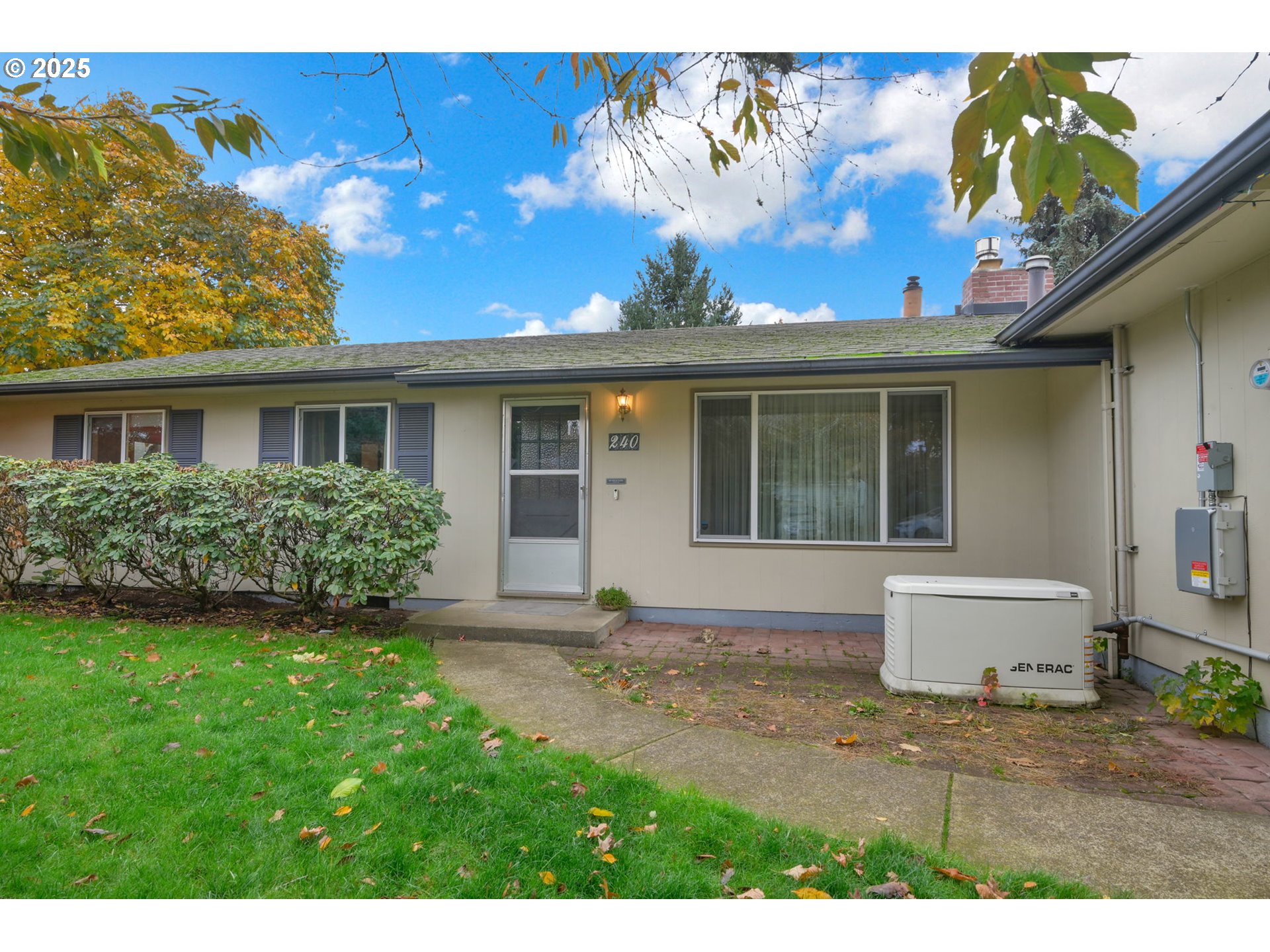 240 Dibblee Lane Eugene, OR 97404 - Photo 4 of 42 a view of front a house with a yard