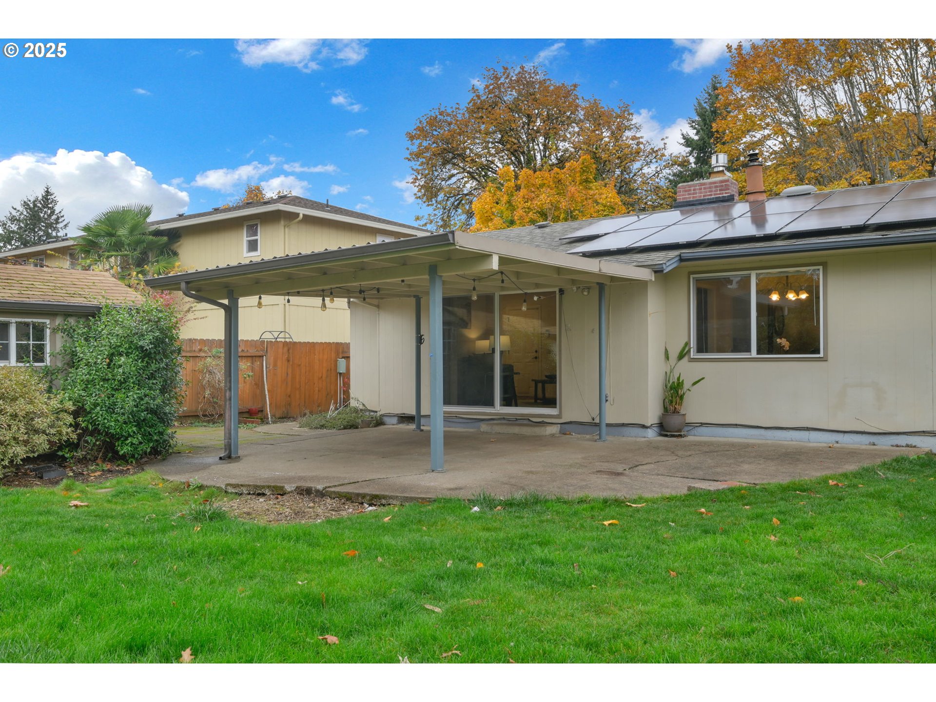 240 Dibblee Lane Eugene, OR 97404 - Photo 41 of 42 a view of a yard in front of a house with plants and large tree