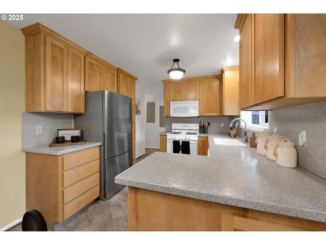 $449,900 | 240 Dibblee Lane, Eugene, OR 97404