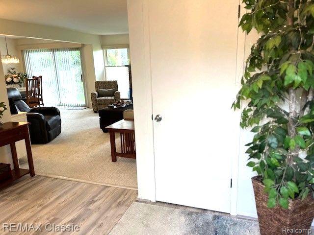 702 Tennyson Rochester Hills, MI 48307 - Photo 3 of 31