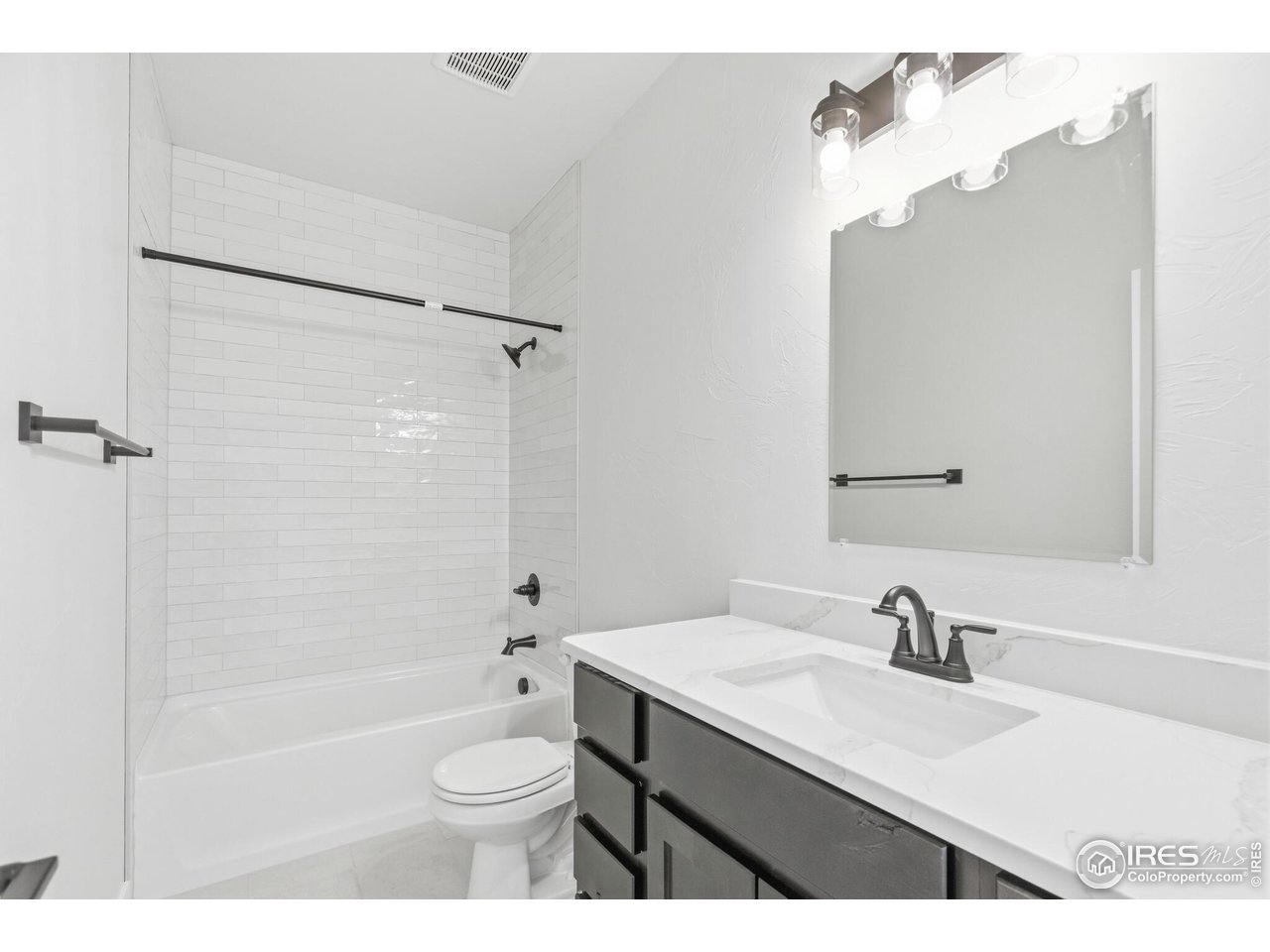 105 7th Avenue Wiggins, CO 80654 - Photo 10 of 18 Guest bathroom