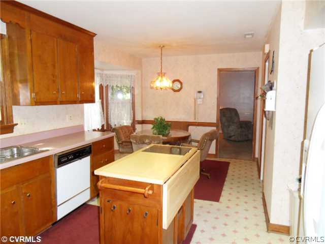 3002 Sagewood Road Midlothian, VA 23112 - Photo 5 of 10 a kitchen with a stove a refrigerator and a sink