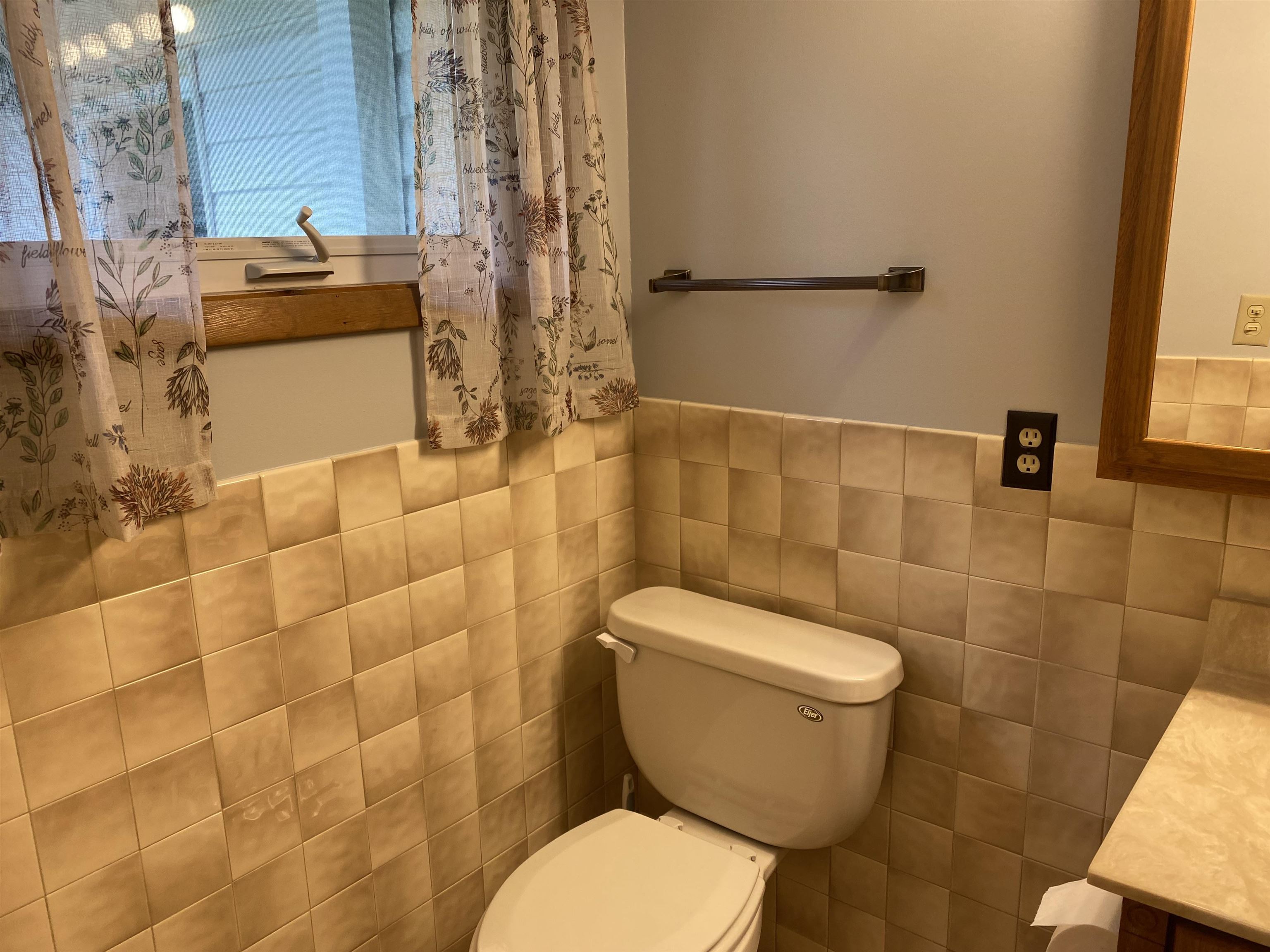 9246 South Cedar Run Road Traverse City, MI 49684 - Photo 27 of 55 1902365-26.JPG