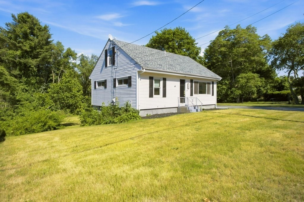 125 Davis Road Westport, MA 02790 - Photo 3 of 41